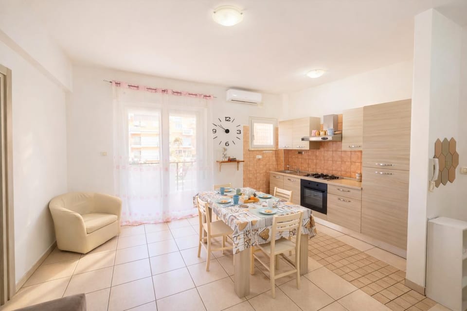 Kitchen or kitchenette, Living room, Dining area