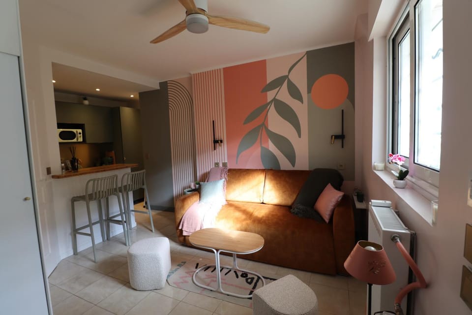 Lounge or bar, Seating area, air conditioner