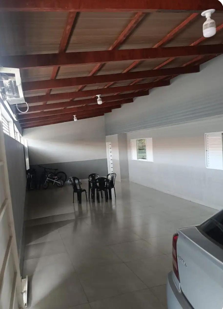 Casa a 3 km do autódromo para 7 pessoas House in Goiania