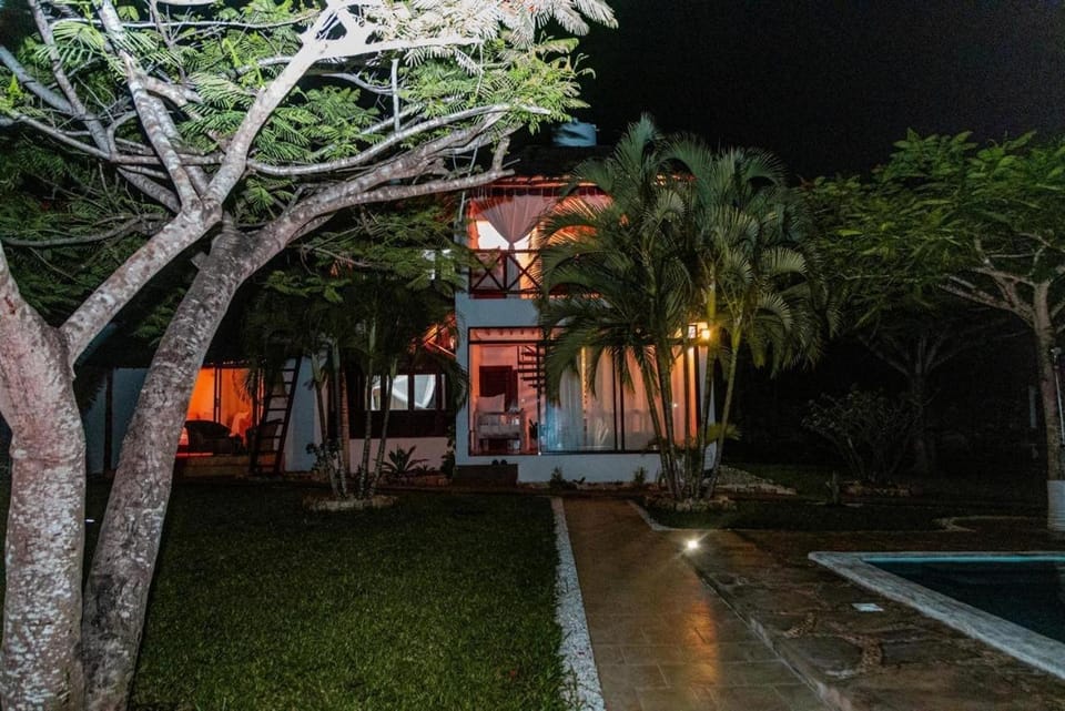 BREEZEACARDEs Villa in Diani Beach