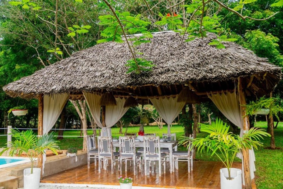BREEZEACARDEs Villa in Diani Beach