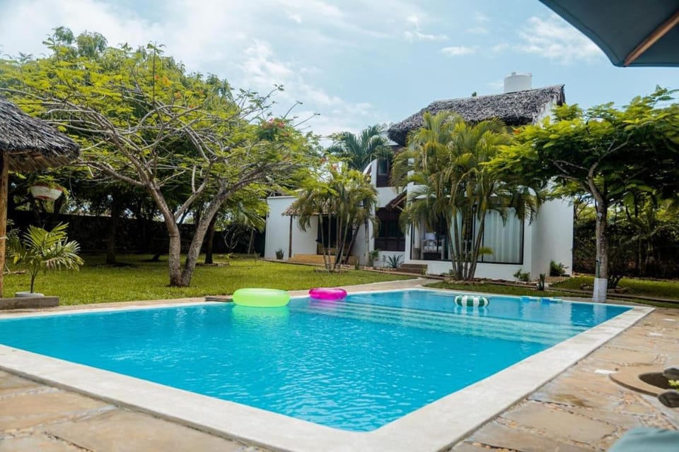 BREEZEACARDEs Villa in Diani Beach