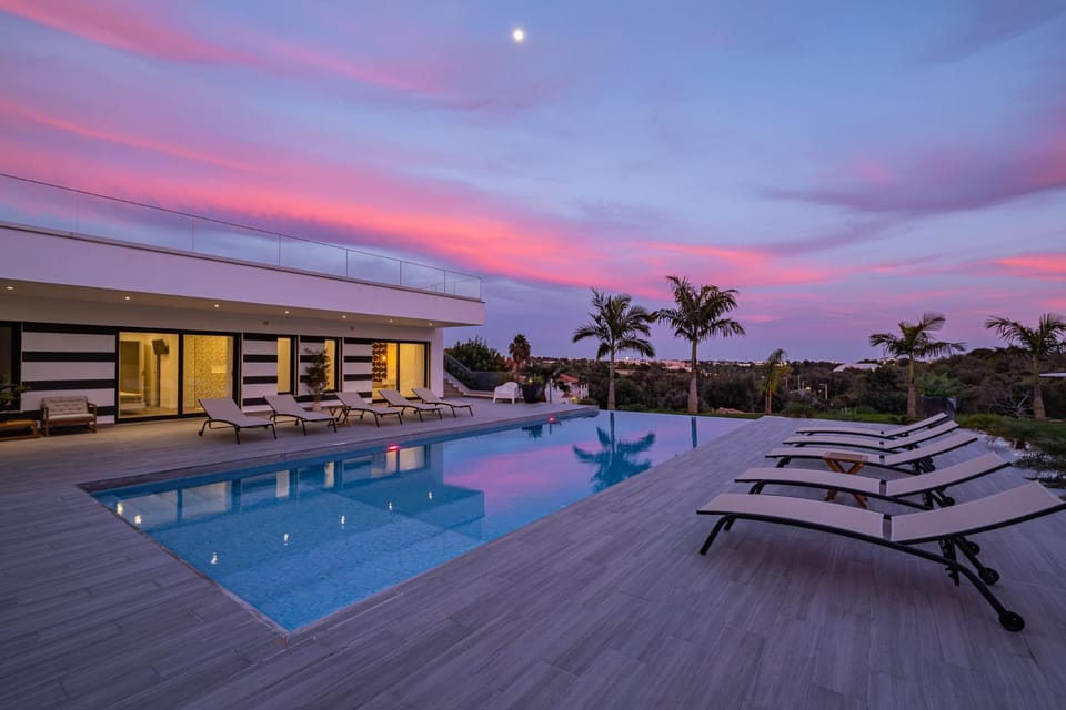 City view, City view, Garden view, Garden view, Swimming pool