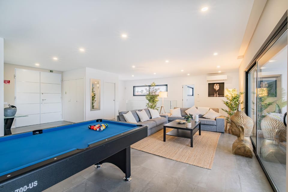 Billiard, Game Room, Living room