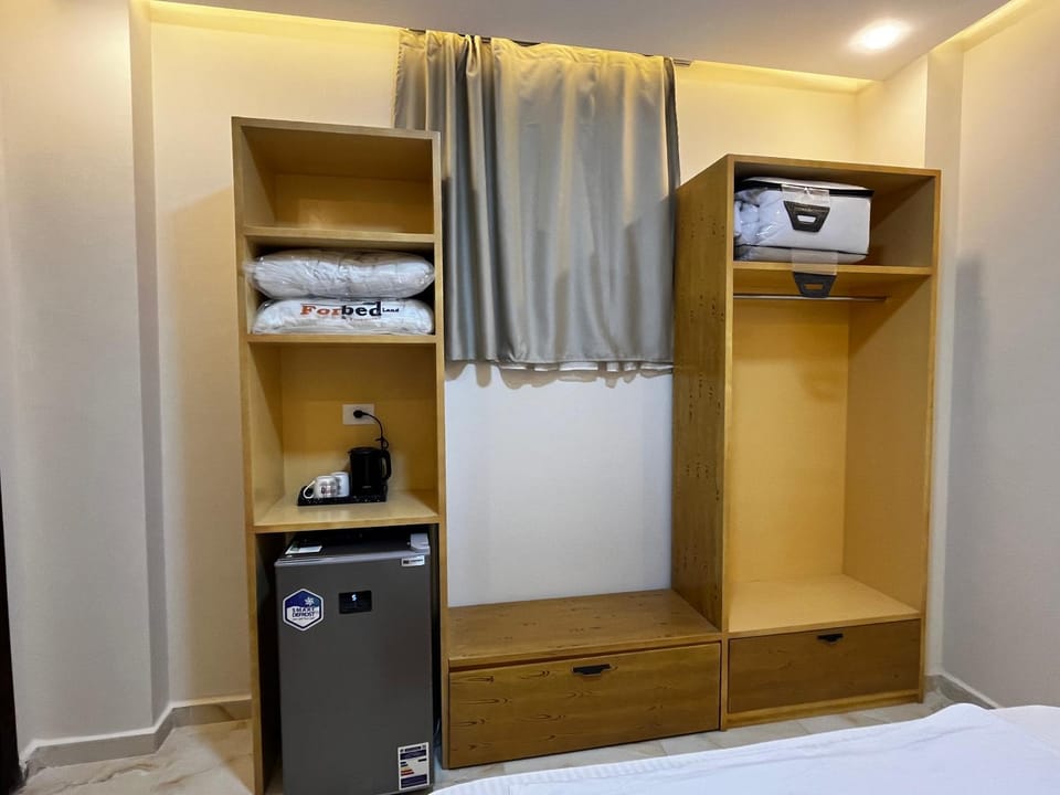 minibar, wardrobe