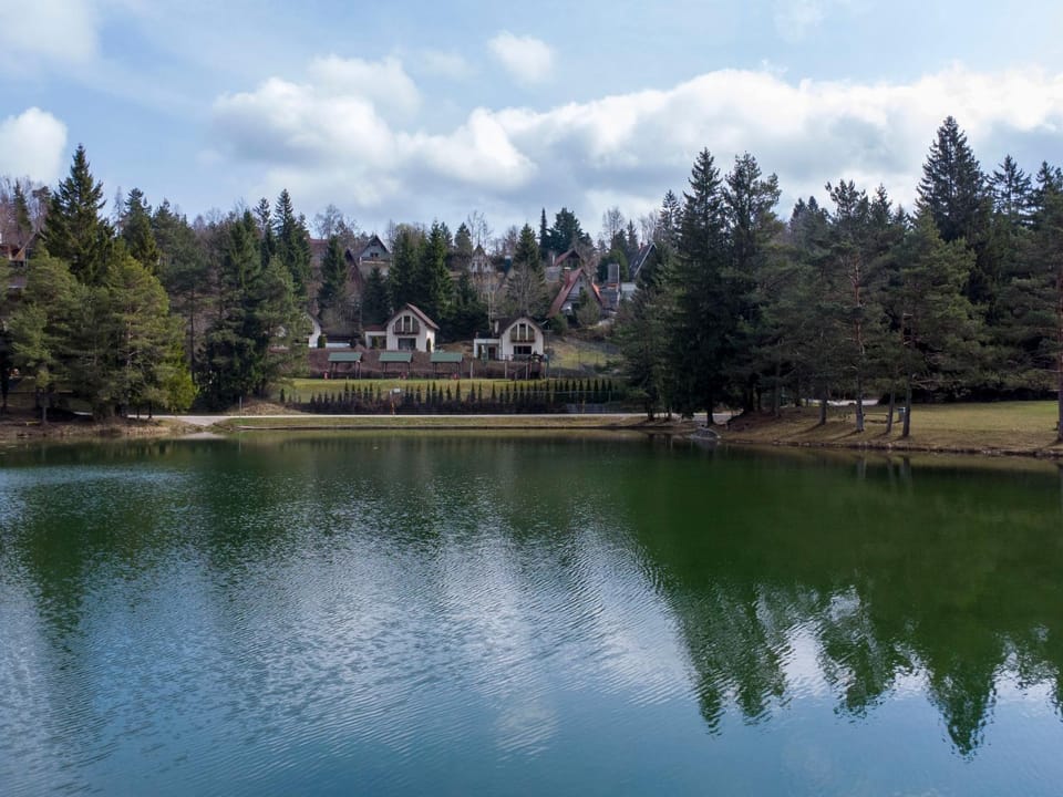 Nearby landmark, Restaurant/places to eat, Spring, Day, Natural landscape, Lake view