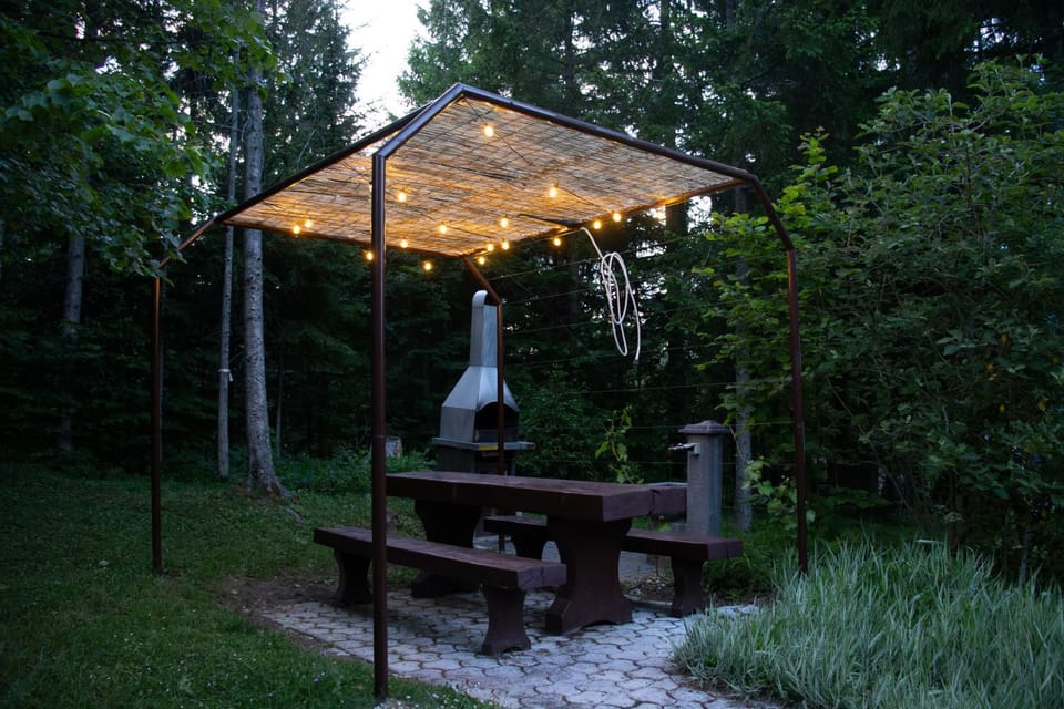 BBQ facilities, Dining area, Garden view, fireplace