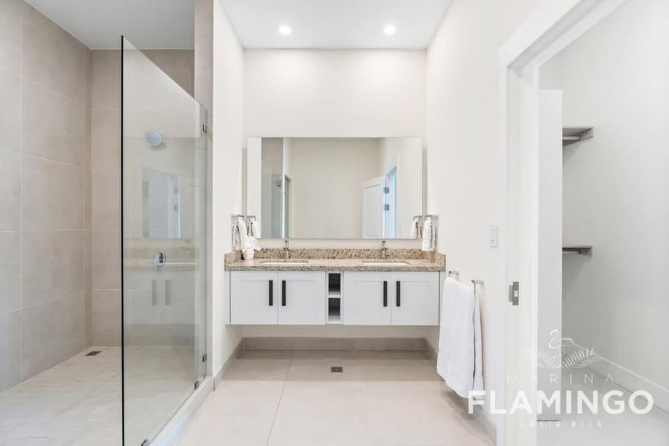 Luxury Penthouse Marina View 3-Bedroom Apartment in Playa Flamingo
