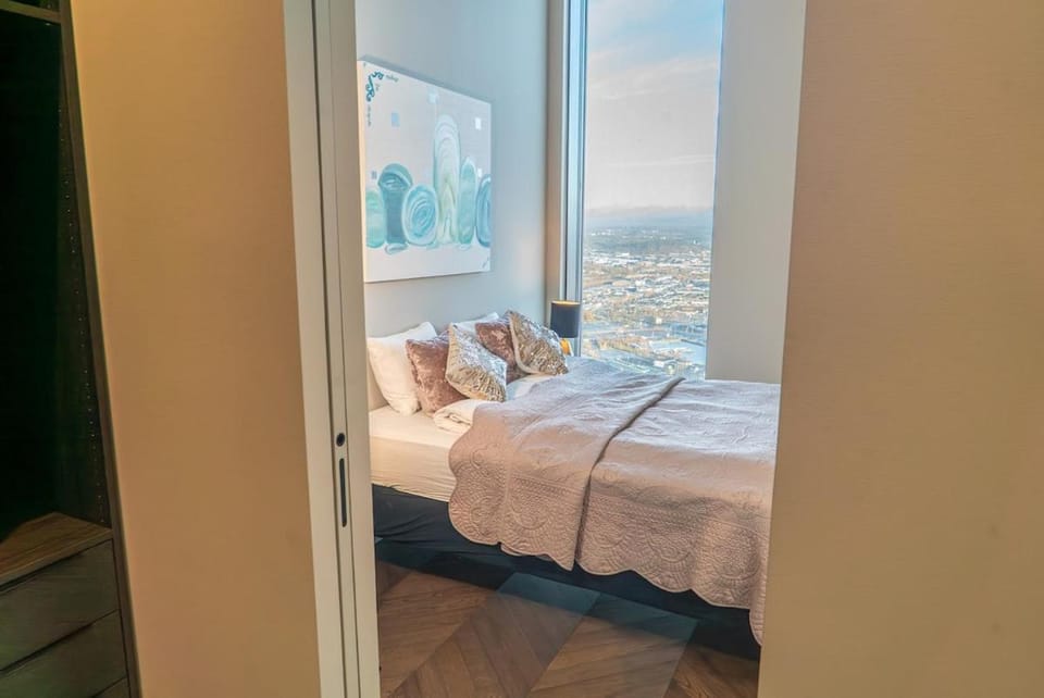 Bed, Bedroom, towels