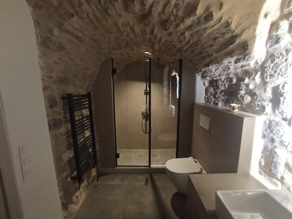 Shower, Toilet, Bathroom, heating