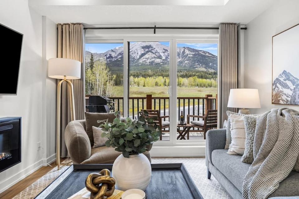 View (from property/room), Mountain view