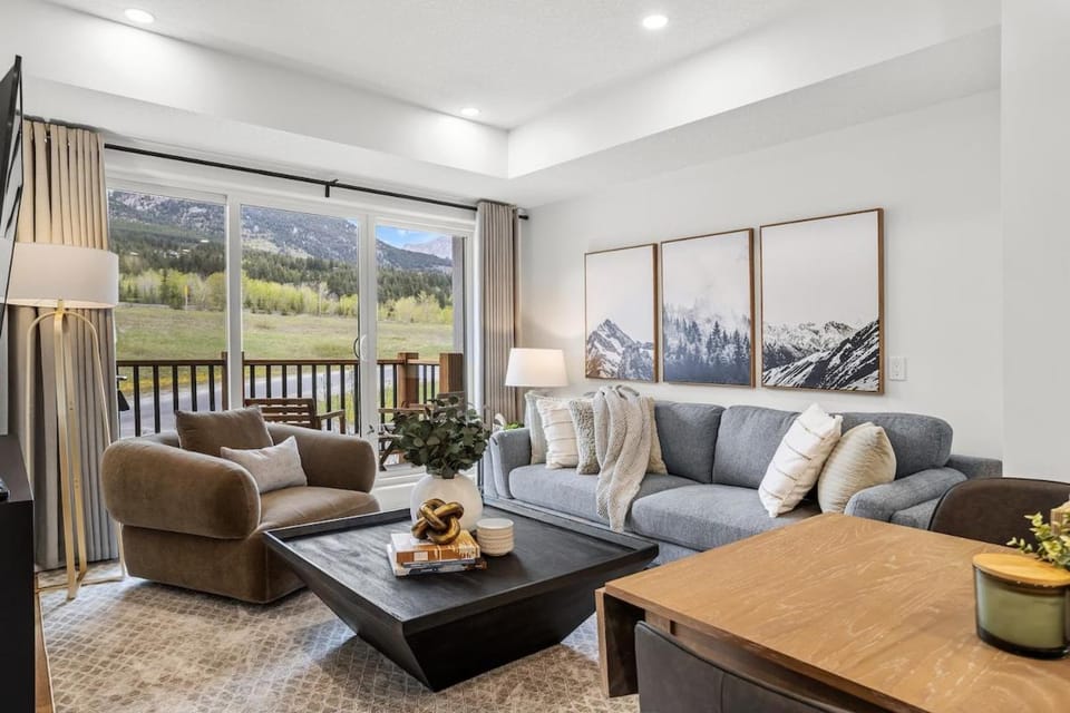 Natural landscape, Balcony/Terrace, Living room, Mountain view