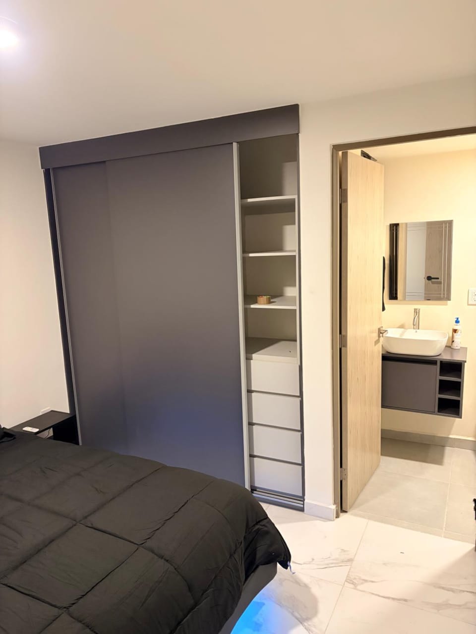 Habitación privada con baño privado se comparten áreas comunes Vacation rental in Mexico City