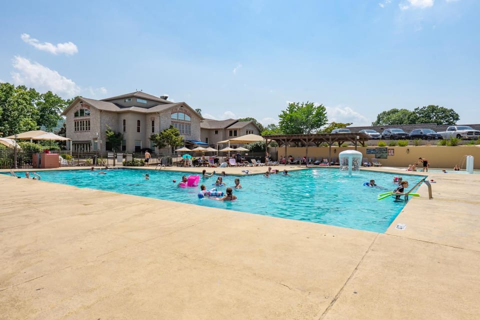 Swimming pool, Swimming pool