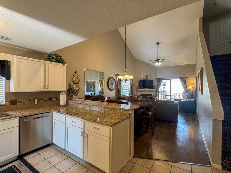 Kitchen or kitchenette, Living room