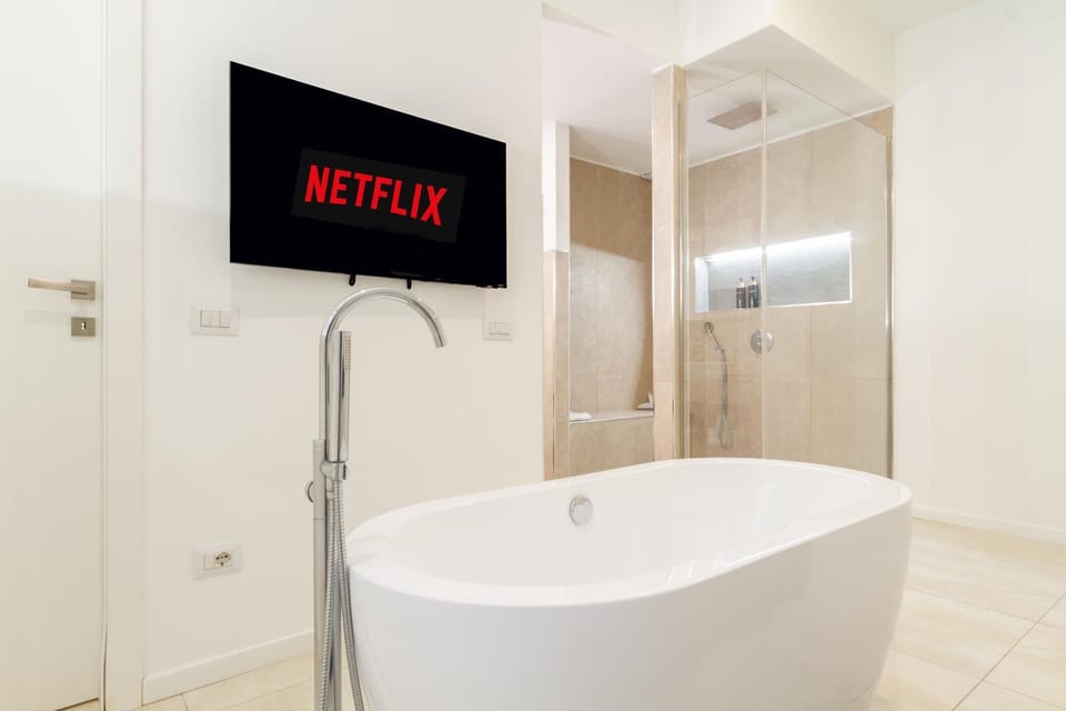 Shower, Bathroom, TV and multimedia, Bath