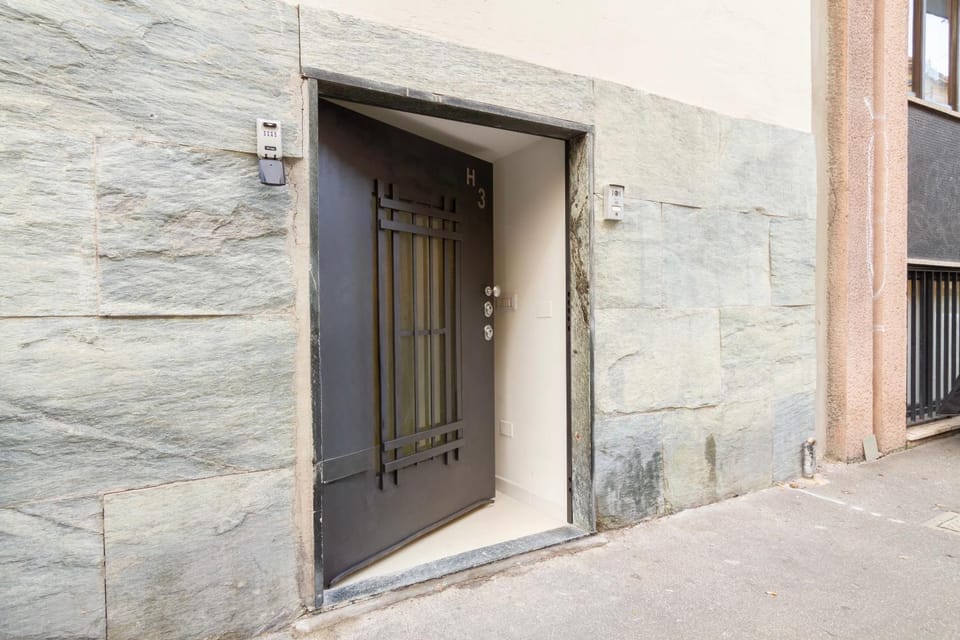 Property building, Facade/entrance