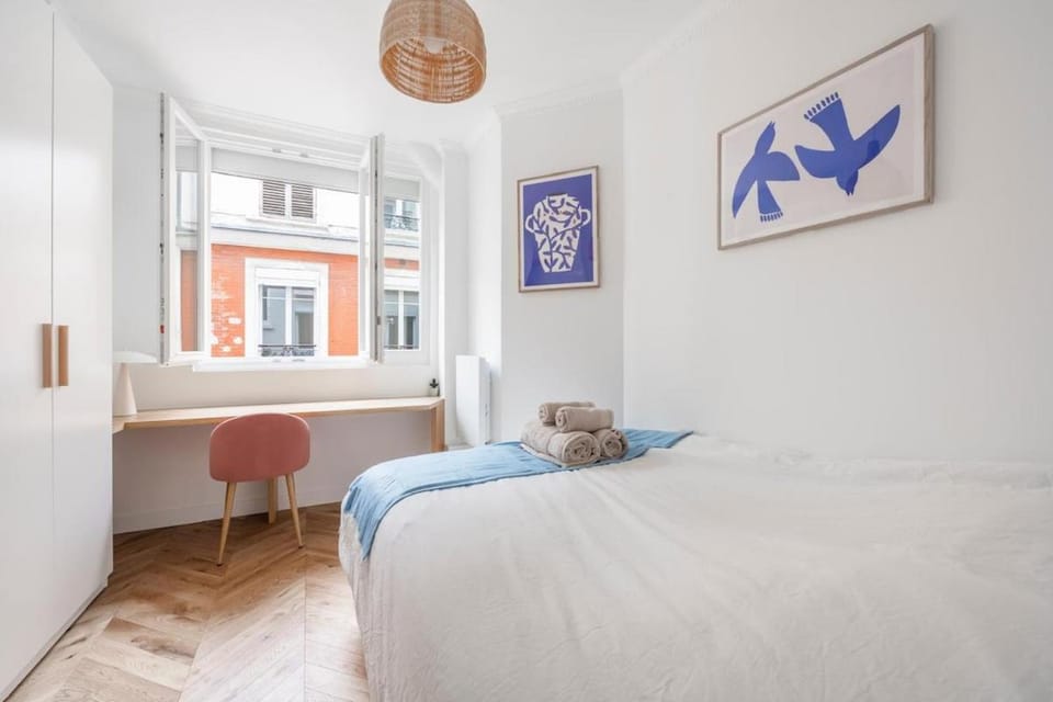 We Parisian Les Invalides Cozy Home Apartment in Paris