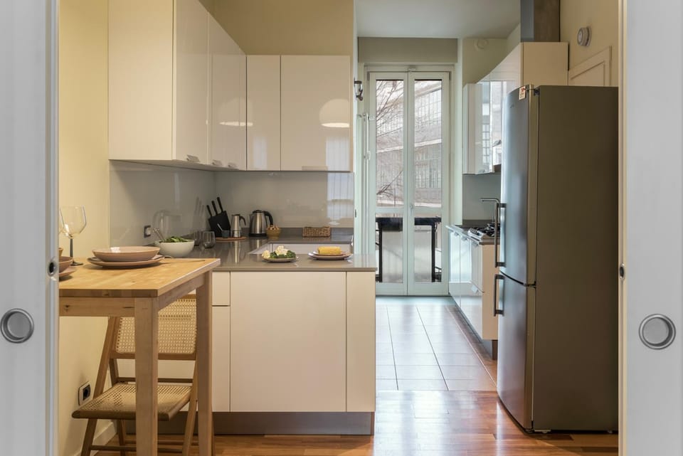 Kitchen or kitchenette, dishwasher, minibar, oven, stove