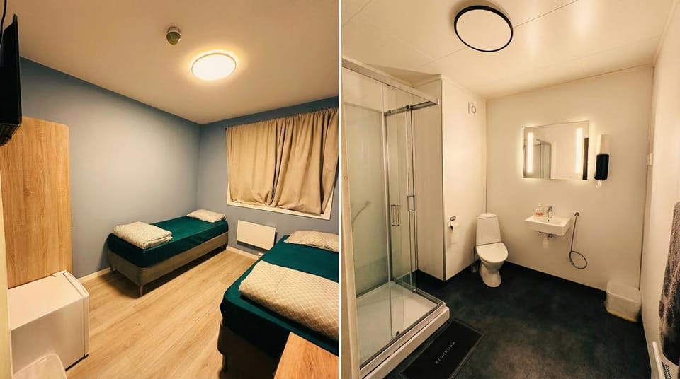 Toilet, Restaurant/places to eat, Bed, Bathroom, Bedroom