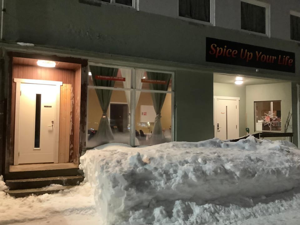 Property building, Restaurant/places to eat