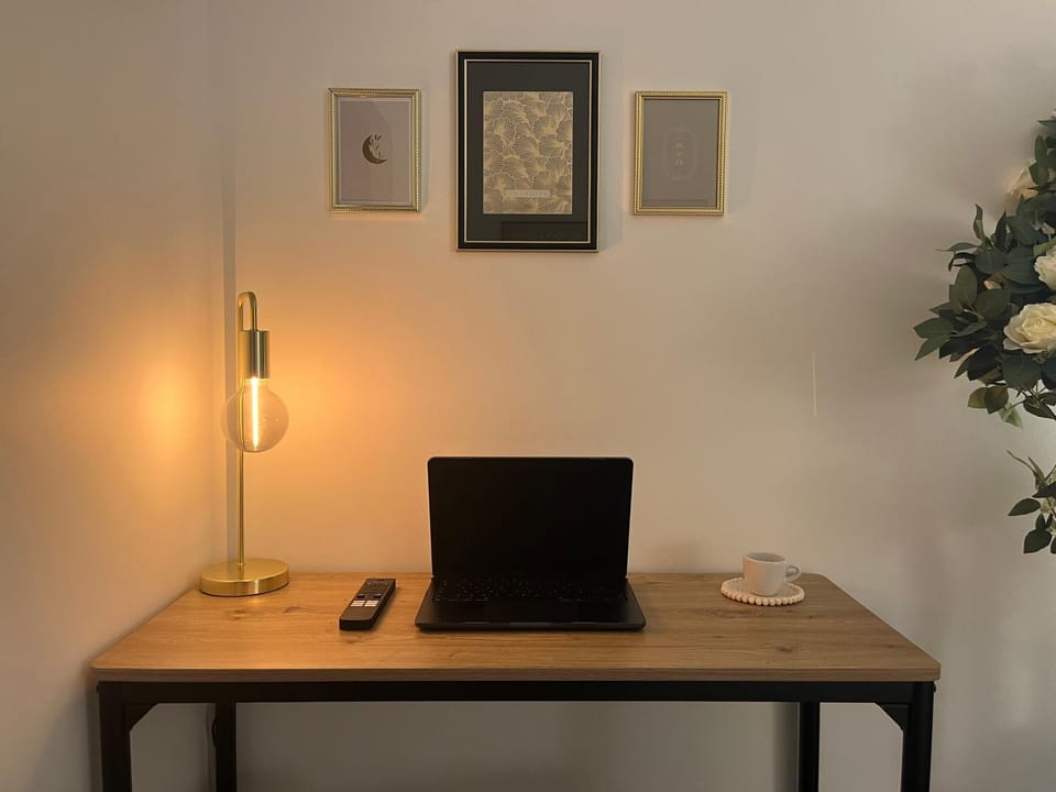 Seating area, internet