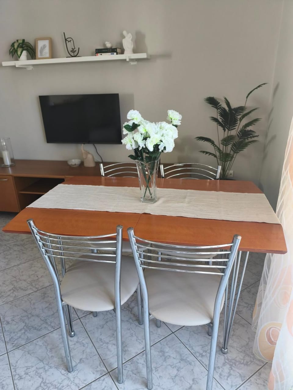 TV and multimedia, Living room, Dining area