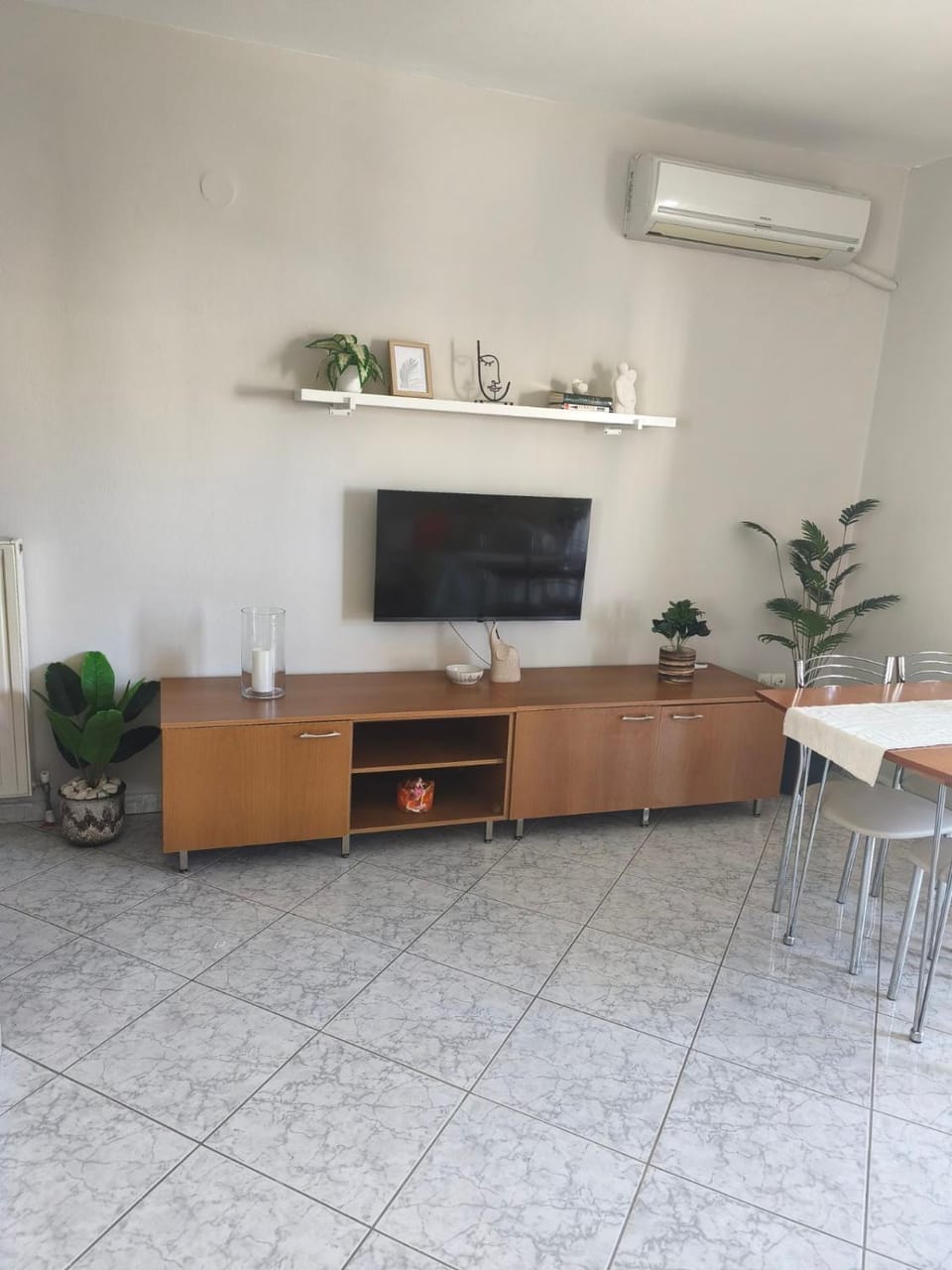 TV and multimedia, air conditioner