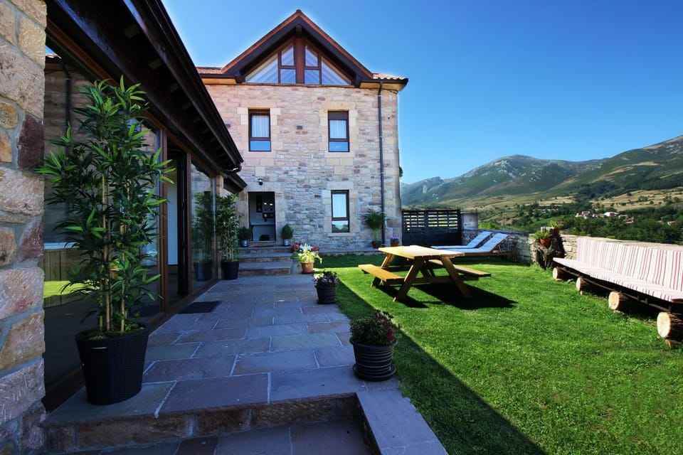 Property building, Facade/entrance, Off site