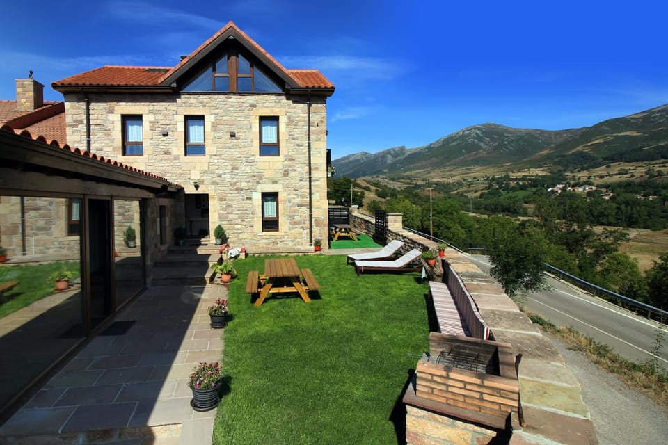 Property building, Facade/entrance, Off site