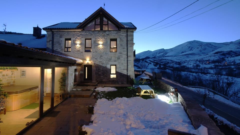 Property building, Facade/entrance, Off site