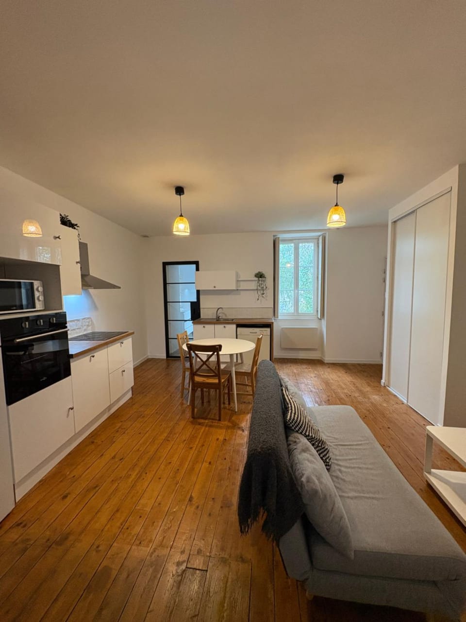 Kitchen or kitchenette, Living room, Seating area, Dining area, dishwasher, oven, stove