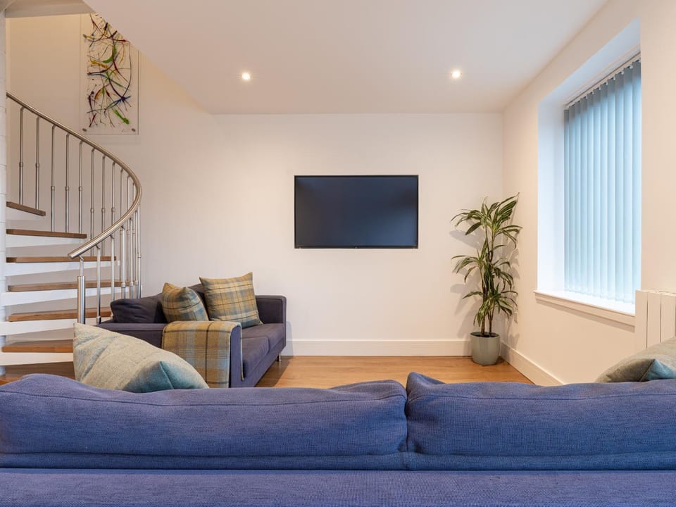 CITY CENTRE APARTMENT with Free Secure Underground Parking Apartment in Glasgow