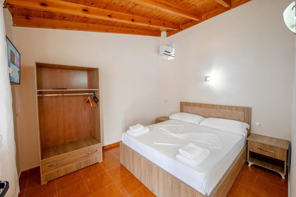 Bedroom, wardrobe
