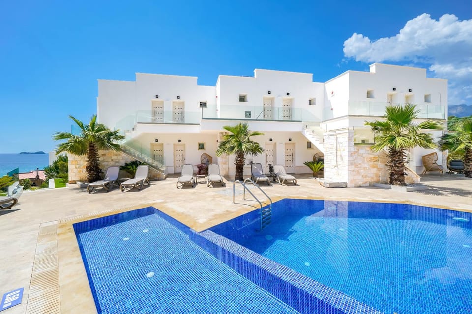Property building, Swimming pool