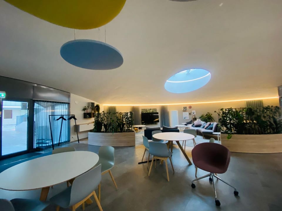 Restaurant/places to eat, Communal lounge/ TV room