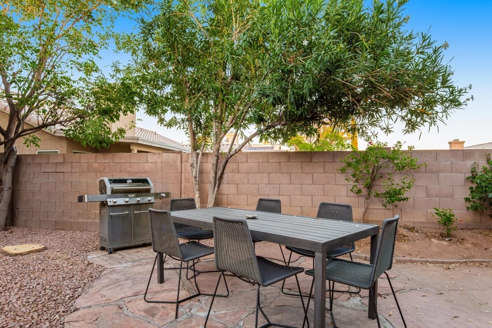 Oraibi Oasis House in Desert Ridge