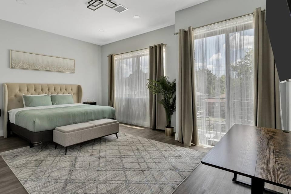 Entire Duplex Unit · Cozy, Bright & Fully Equipped House in Dallas