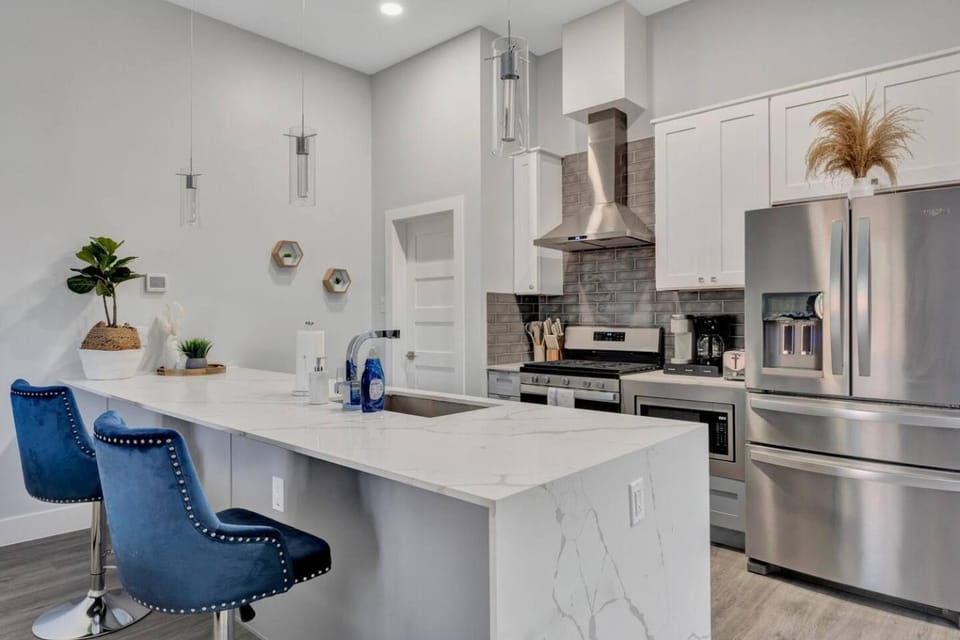 Entire Duplex Unit · Cozy, Bright & Fully Equipped House in Dallas