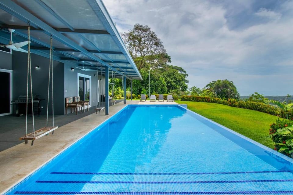 Villa Buenos Tiempos 5-Bedrooms, Large pool and spectacular ocean view Villa in Bahía Ballena