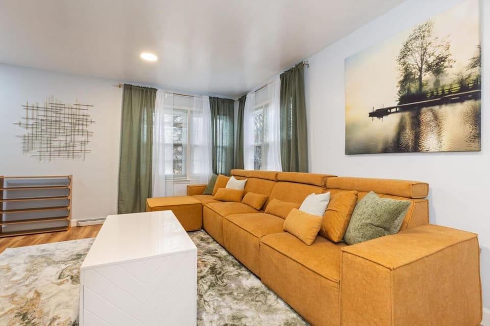 Downtown Naperville Retreat with King bed Near Riverwalk Dedicated Workspace Free Garage Parking Patio Apartment in Naperville