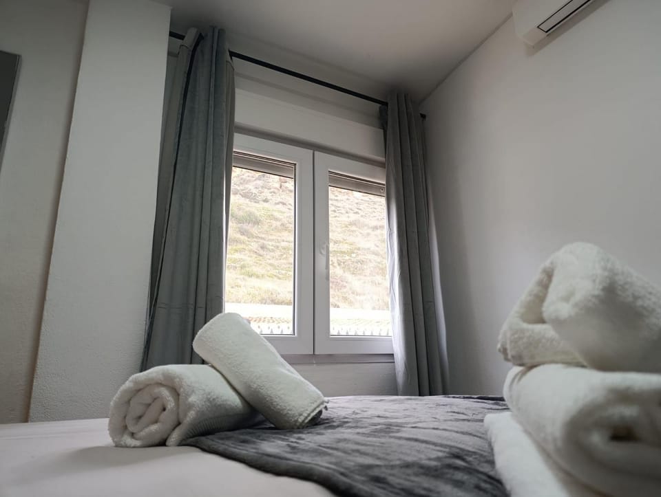 Bed, Photo of the whole room, Bedroom, Mountain view, towels