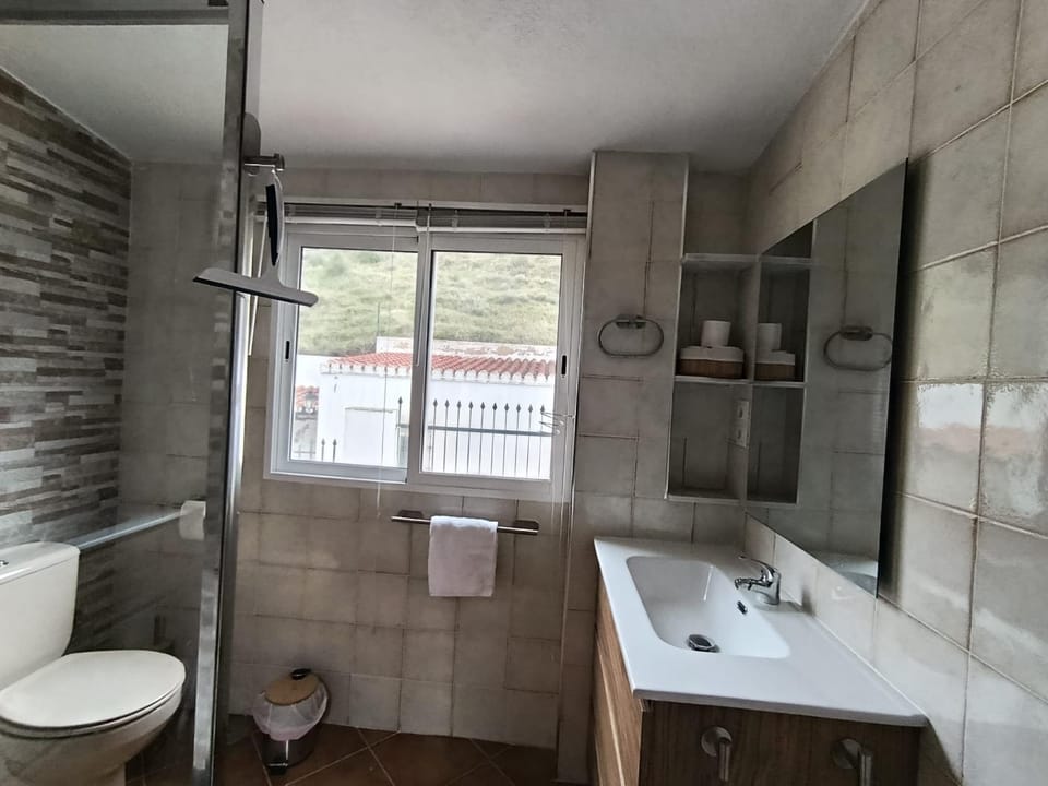 Shower, Mountain view