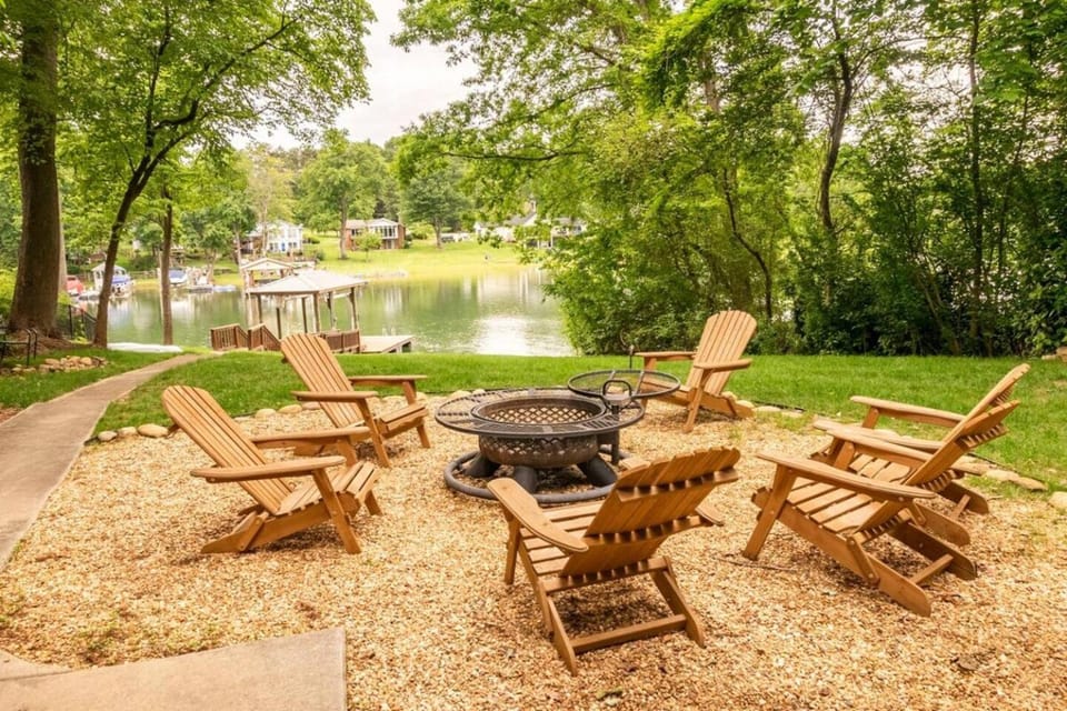 Lake Norman•Golf•Hot Tub•Kayaks House in Westport
