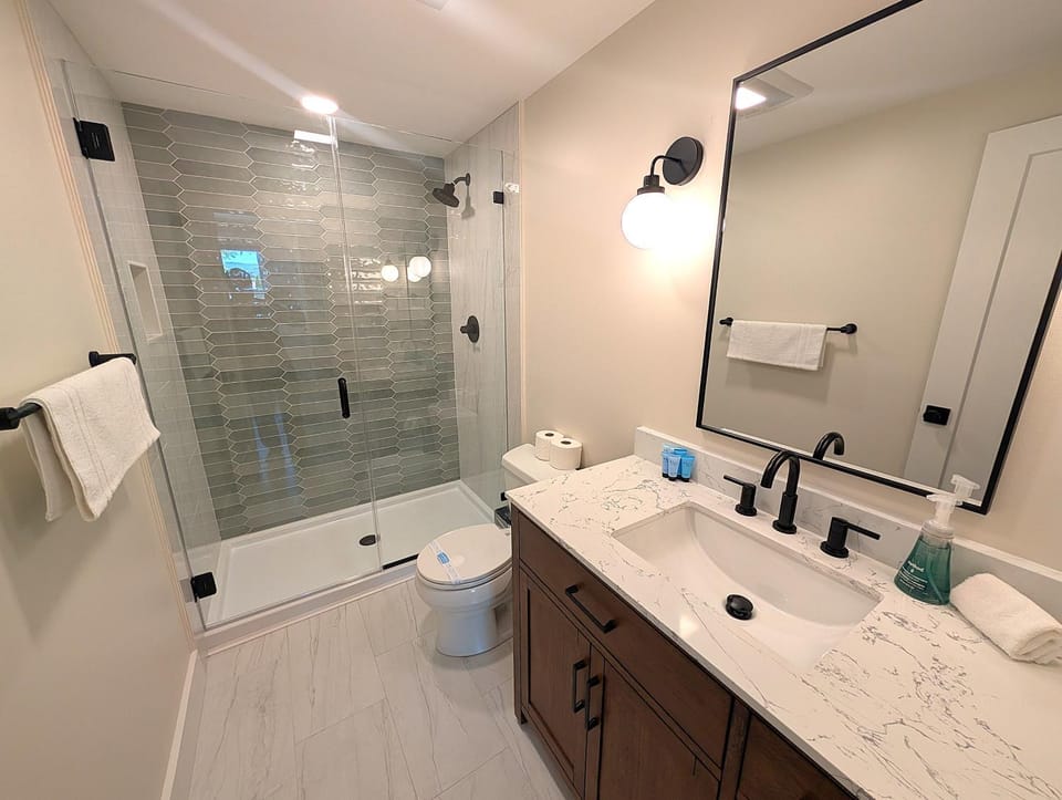 Shower, Bathroom, Spa and wellness centre/facilities