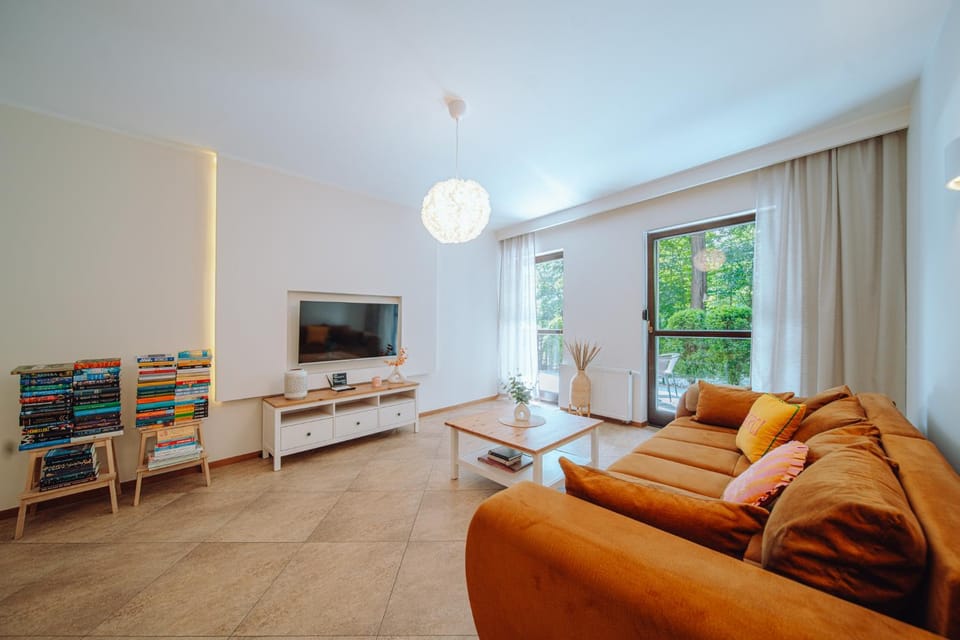 Communal lounge/ TV room, Living room, Seating area