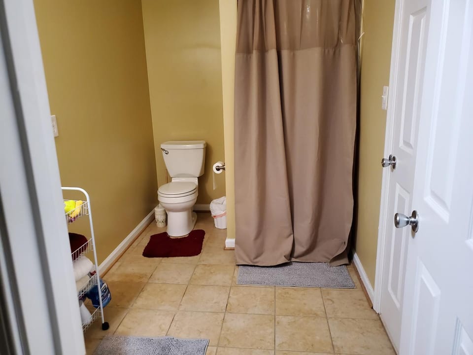 Private 2BR Guest Suite in Woodbridge Apartment in Virginia