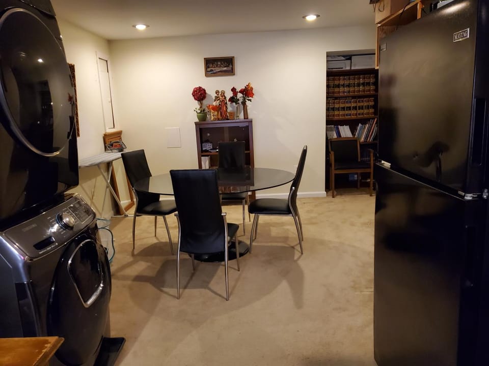 Private 2BR Guest Suite in Woodbridge Apartment in Virginia