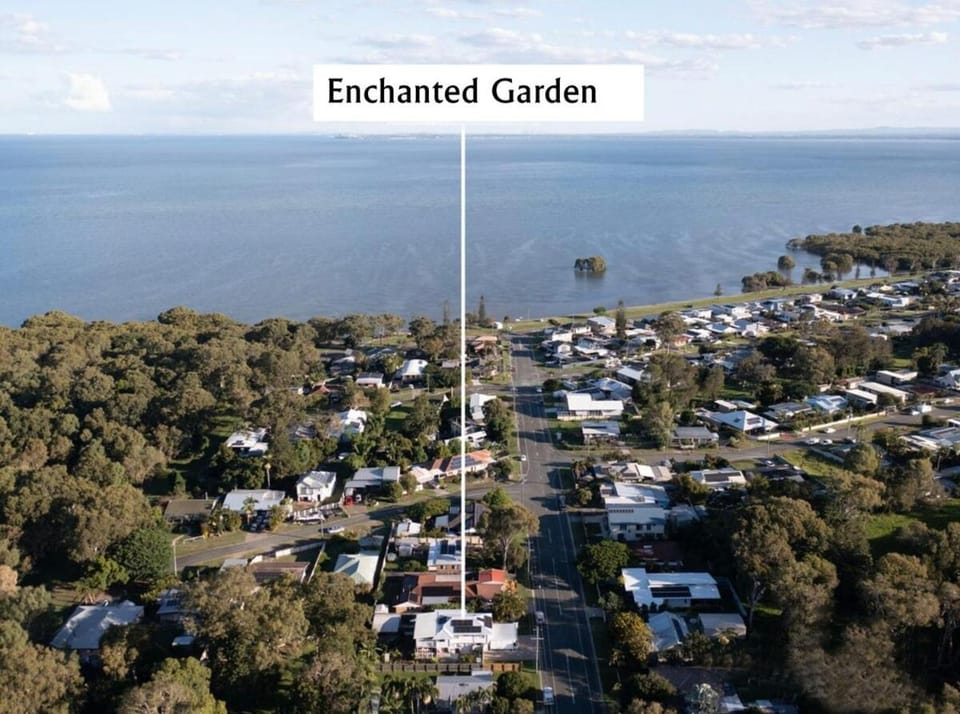 Neighbourhood, Street view