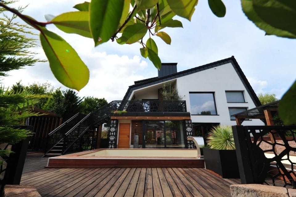 Property building, Day, Garden, View (from property/room), Balcony/Terrace, Garden view